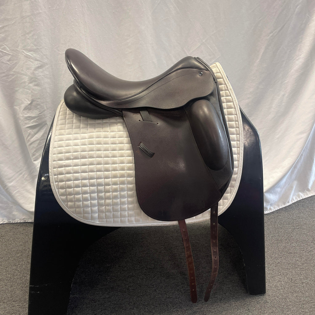 Used County Epiphany 18" Dressage Saddle