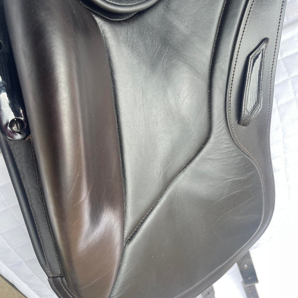 Used Aviar Rook 1.0/Rook 2.5 - 17.5" Monoflap Dressage Saddle