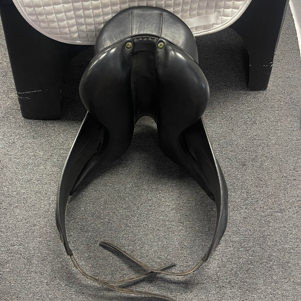 Used Devoucoux Mendia 18" Monoflap Dressage Saddle