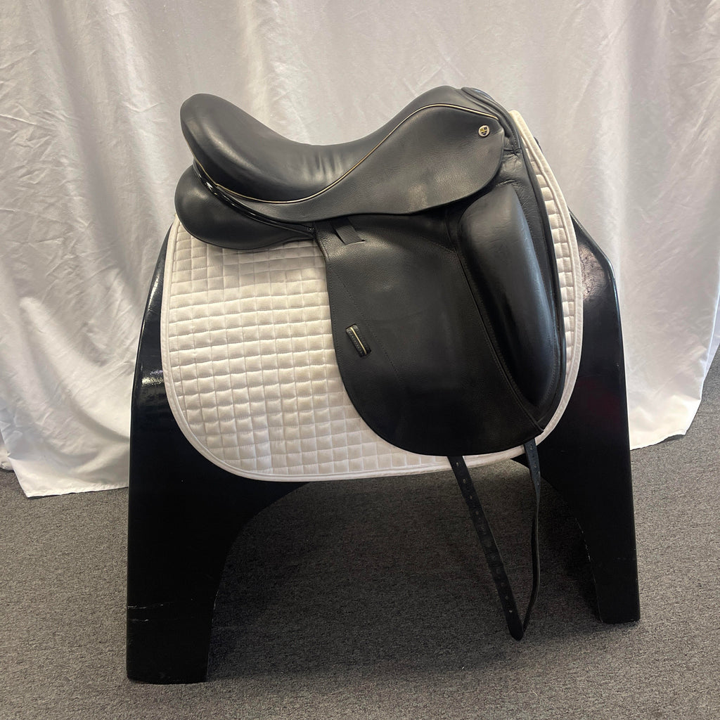 Used N2 Vincitore 18" Dressage Saddle