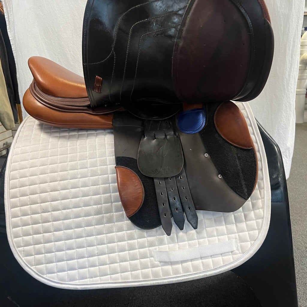 HOLD: Used Schleese Jete 18.5" Jump Saddle