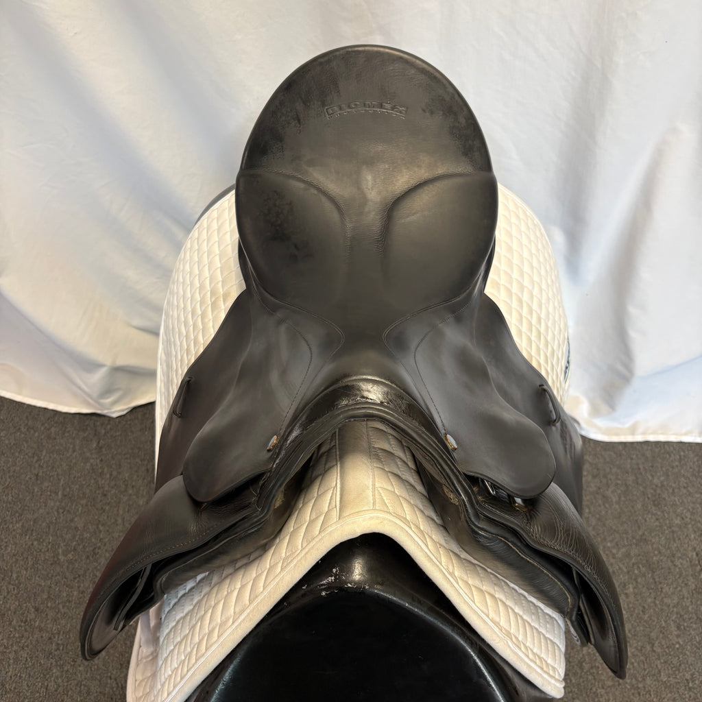 Used Stubben Genesis Special 18"/31cm Dressage Saddle