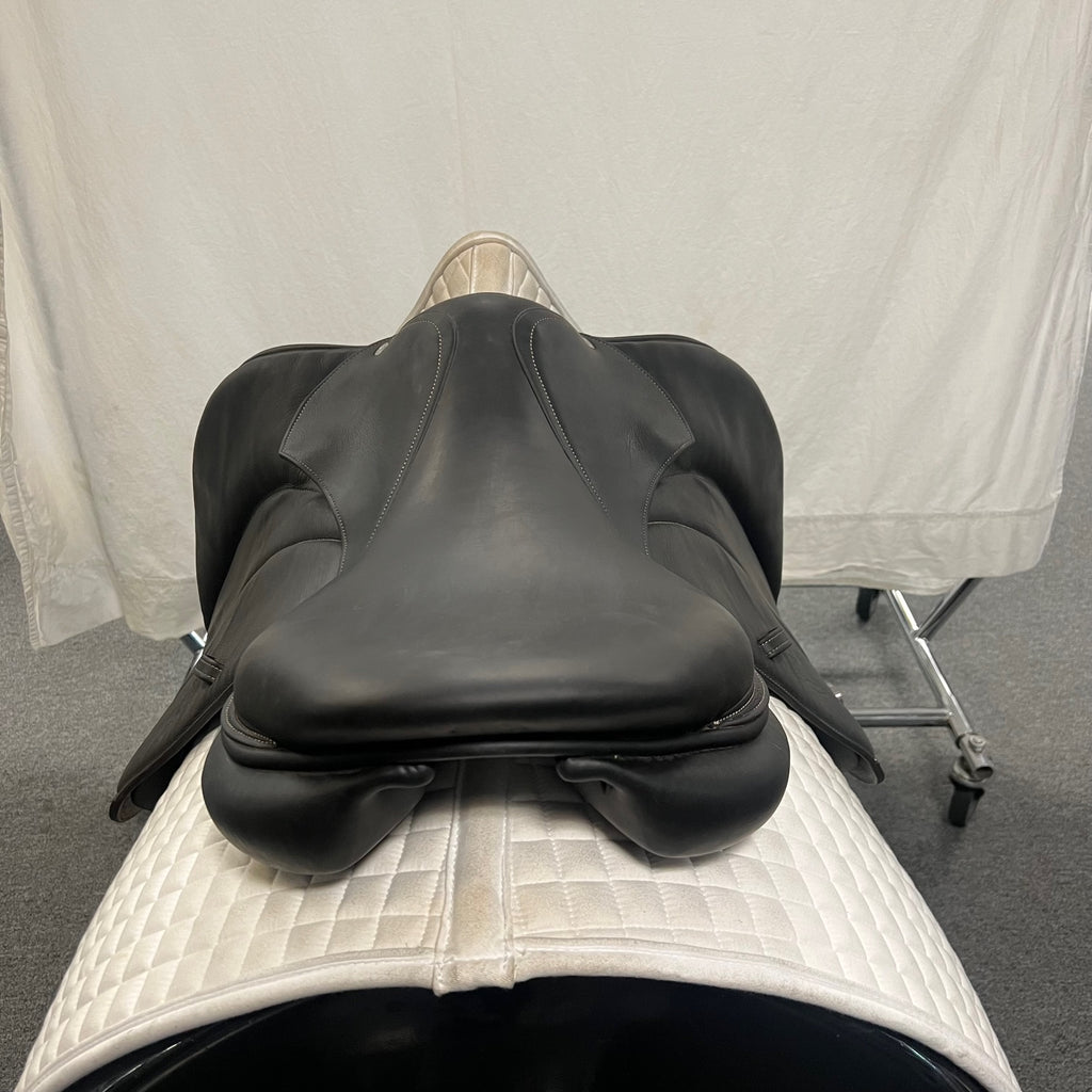 Used Voltaire Palm Beach 17.5" Jump Saddle