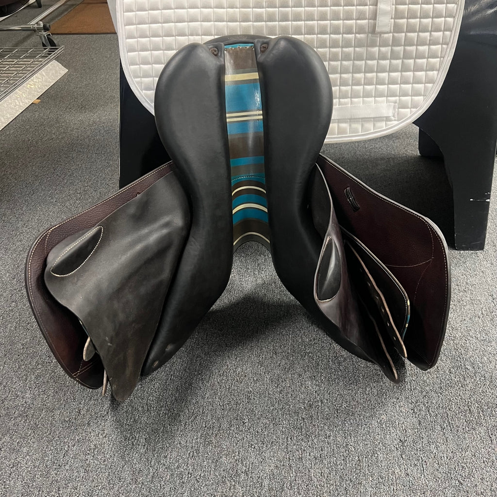 Used Voltaire Palm Beach 17.5" Jump Saddle