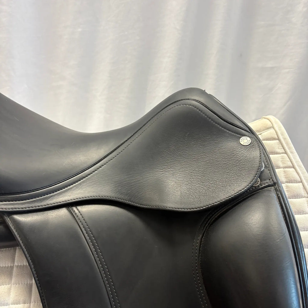 Used Equipe Oracle 17" Monoflap Dressage Saddle