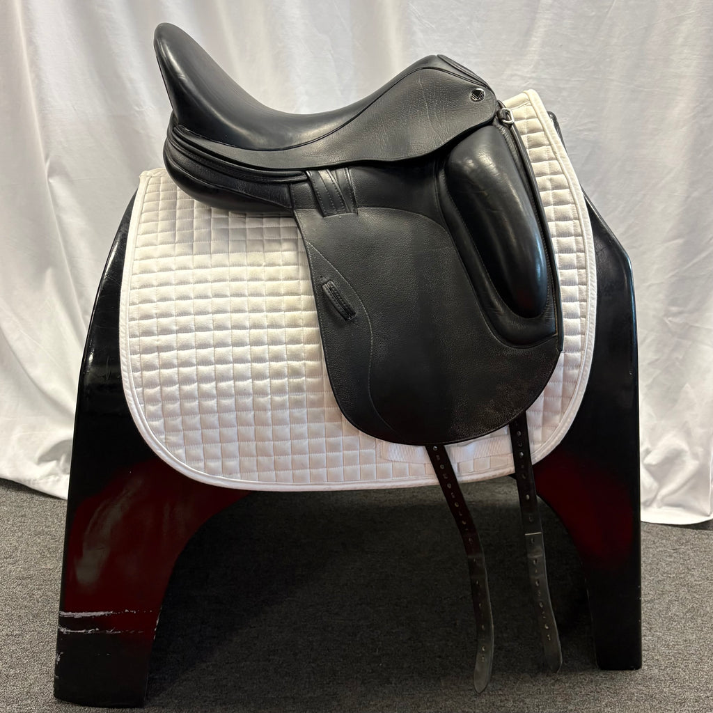 Used Veritas Eximo 18" Dressage Saddle
