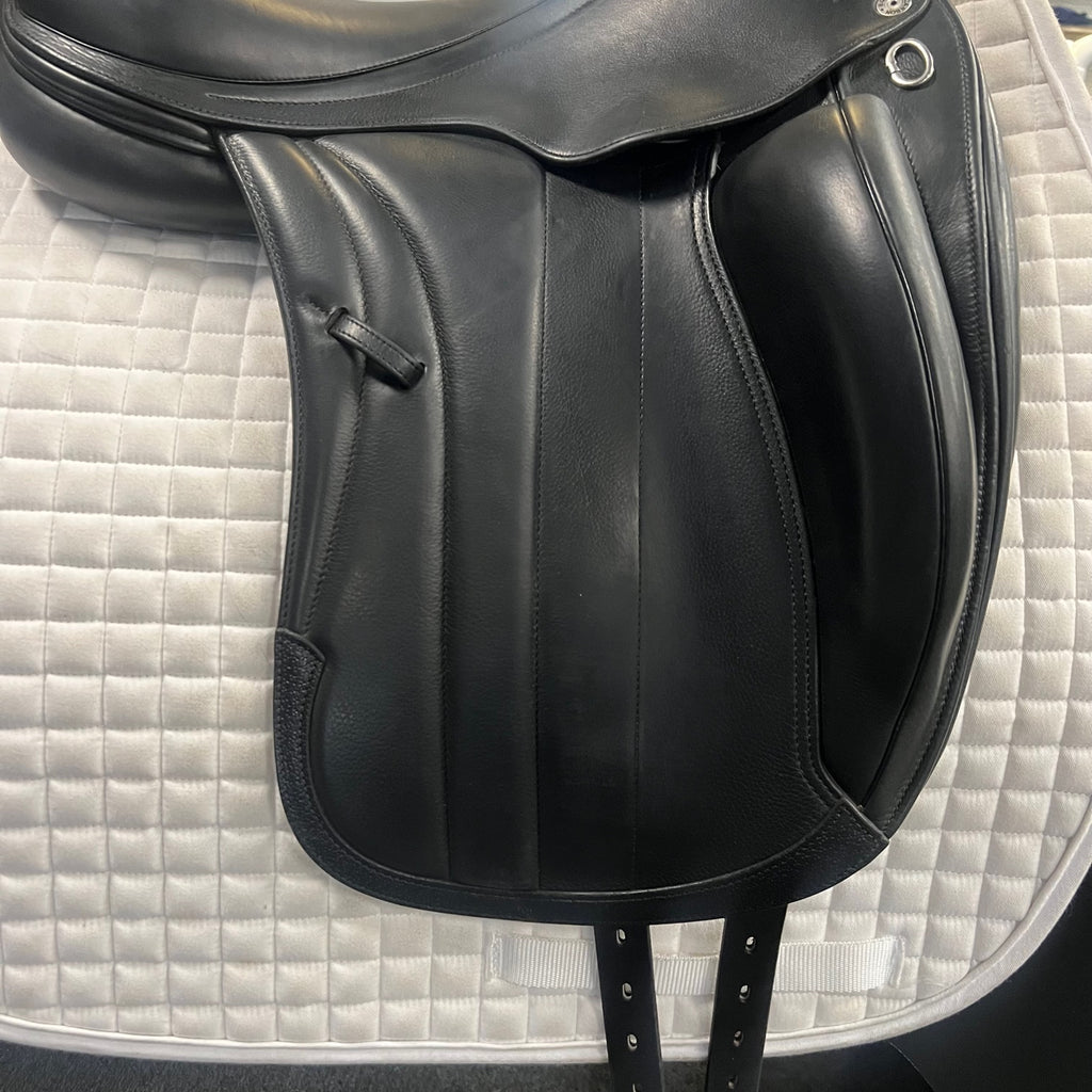 Used Equipe Viktoria 17" Monoflap Dressage Saddle