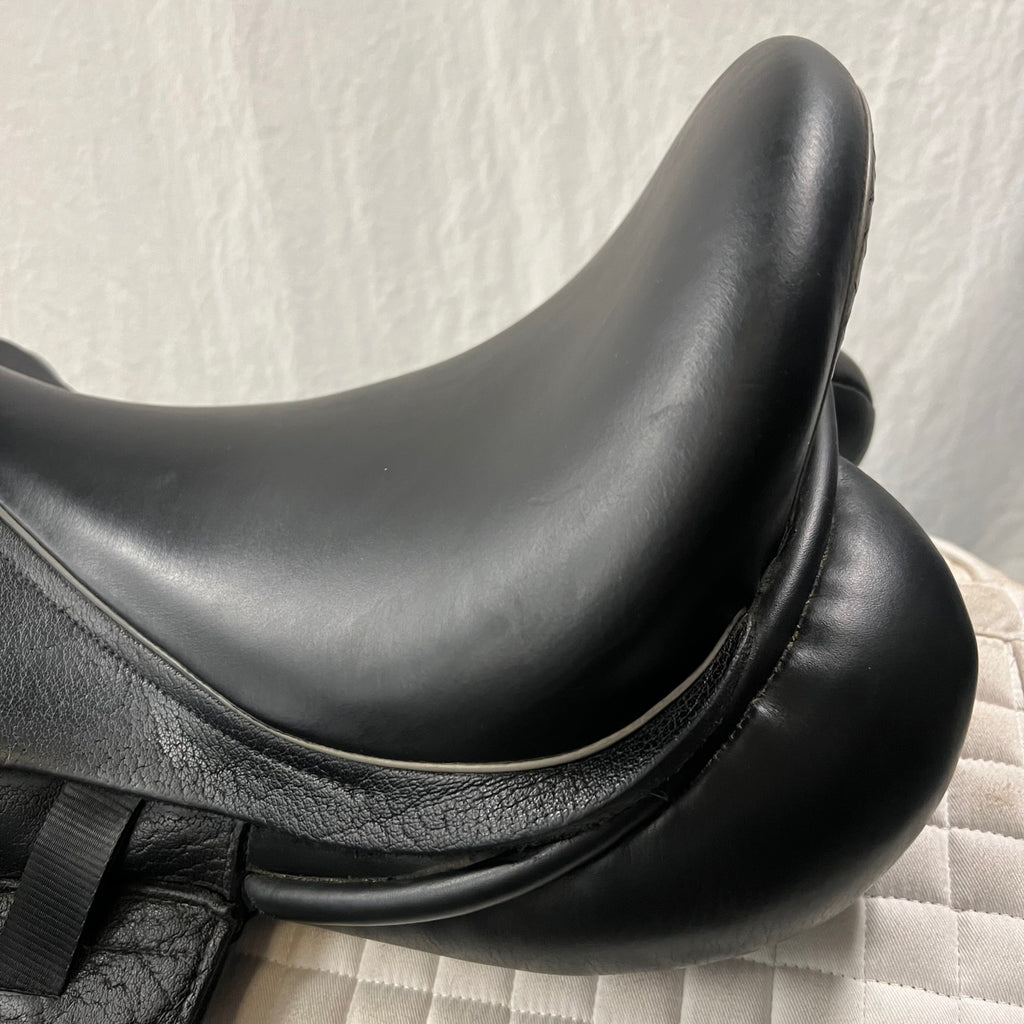 Used Custom Advantage 17.5" Monoflap Dressage Saddle