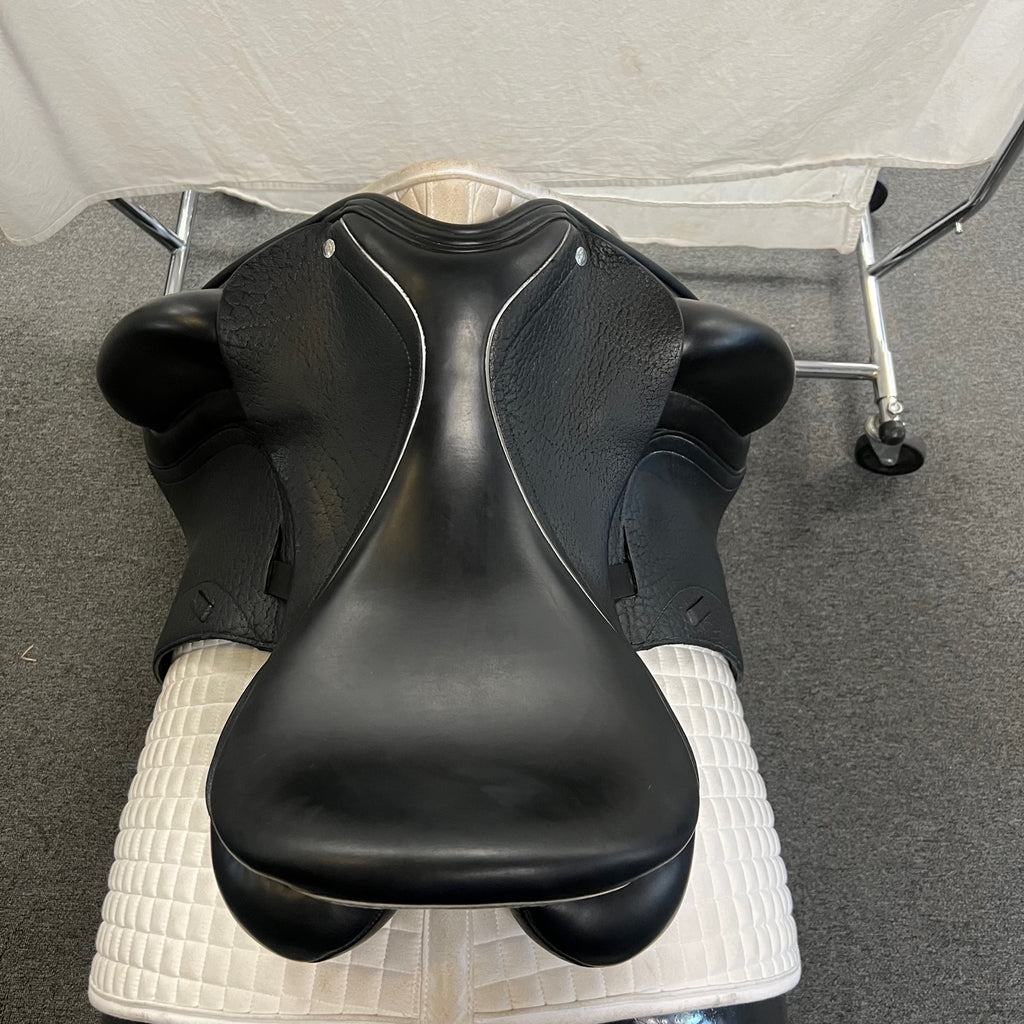 Used Custom Advantage 17.5" Monoflap Dressage Saddle