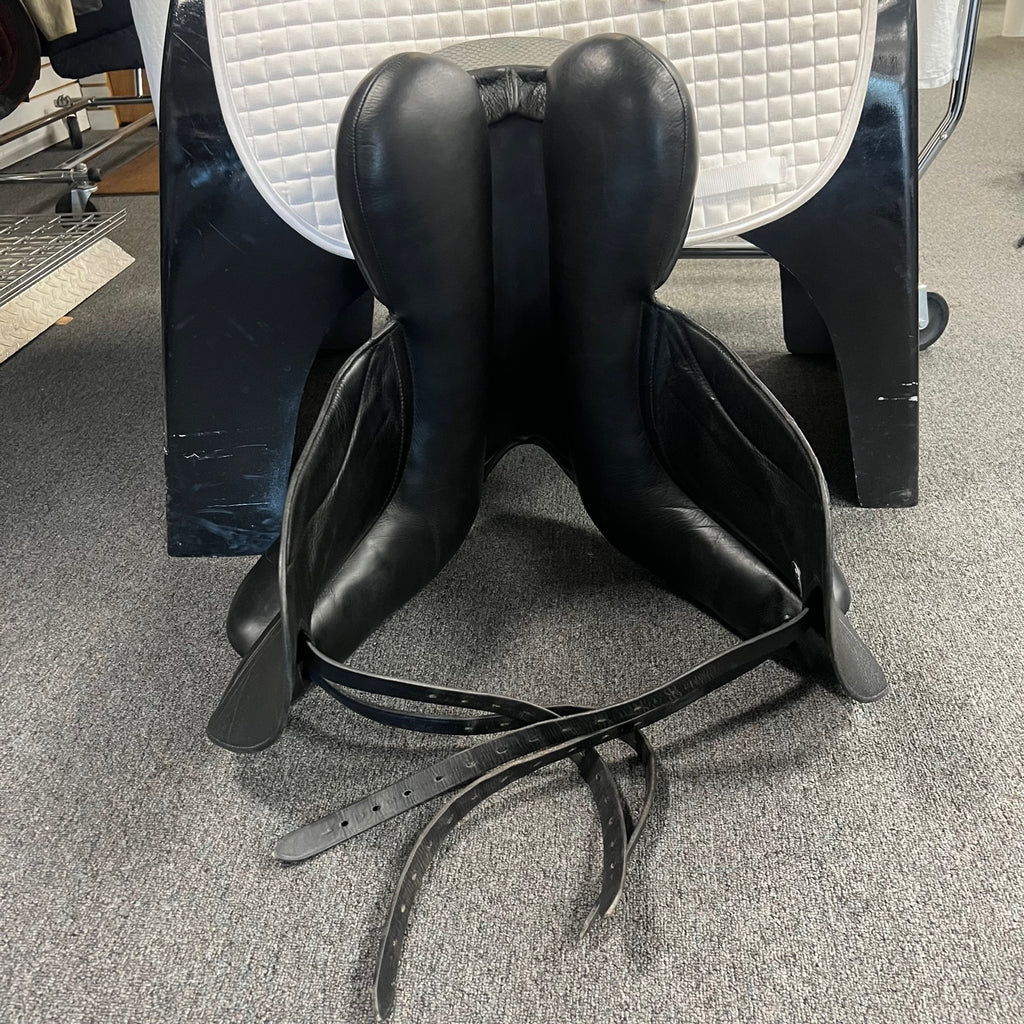 Used Custom Advantage 17.5" Monoflap Dressage Saddle