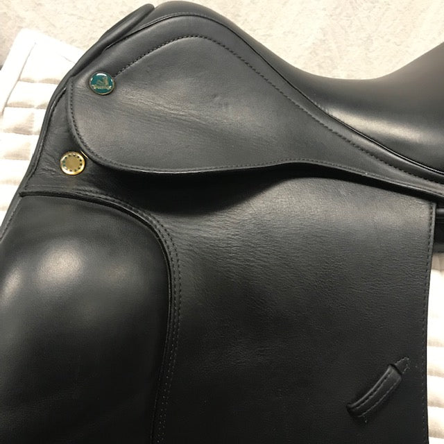 Used Prestige Top Dressage 18" Dressage Saddle