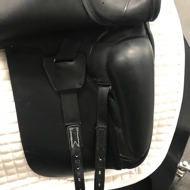 Used Prestige Top Dressage 18" Dressage Saddle