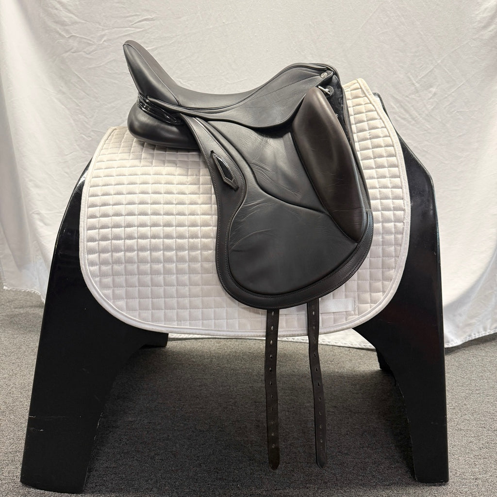 Used Aviar Rook 1.0/Rook 2.5 - 17.5" Monoflap Dressage Saddle