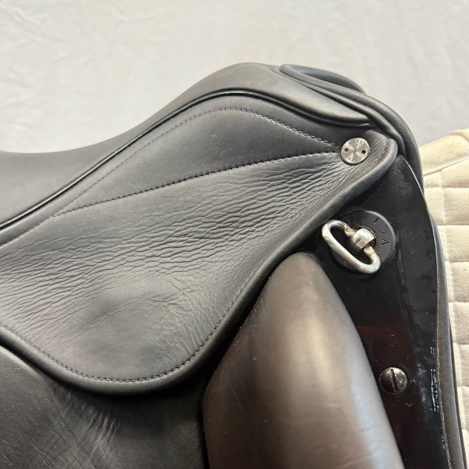 Used Aviar Rook 1.0/Rook 2.5 - 17.5" Monoflap Dressage Saddle