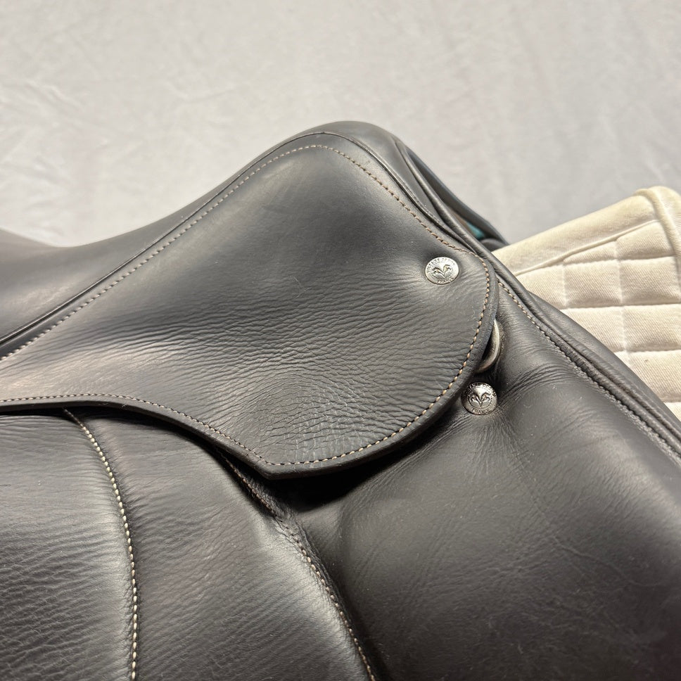 Used Voltaire Stuttgart 18" Jump Saddle
