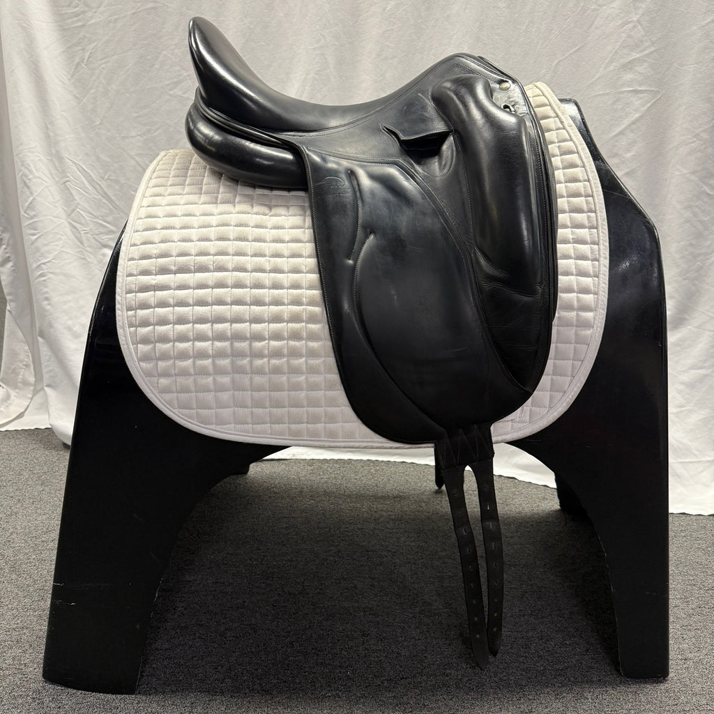 Used Devoucoux Mendia 18" Monoflap Dressage Saddle