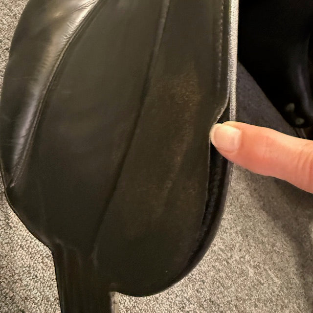 Used Devoucoux Mendia 18" Monoflap Dressage Saddle
