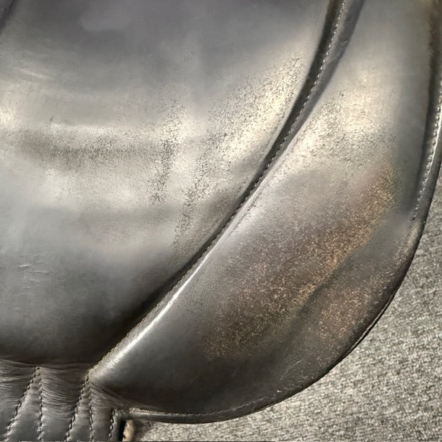 Used Devoucoux Mendia 18" Monoflap Dressage Saddle