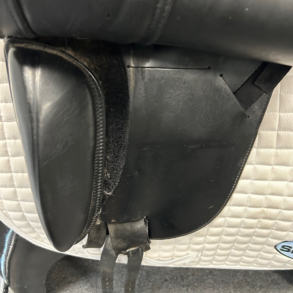 Used Schleese Wave 17.5" Dressage Saddle