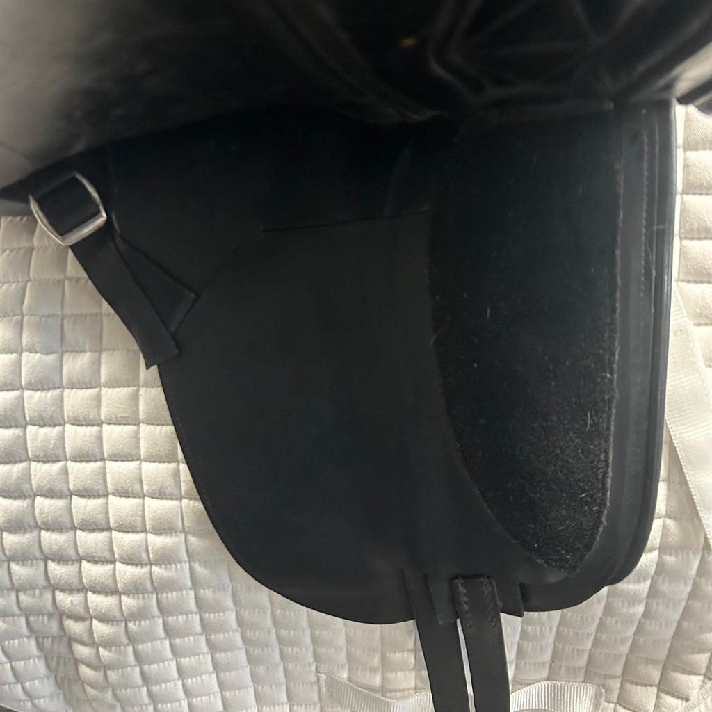 HOLD: Used Schleese Triumph Plus 17.5" Dressage Saddle