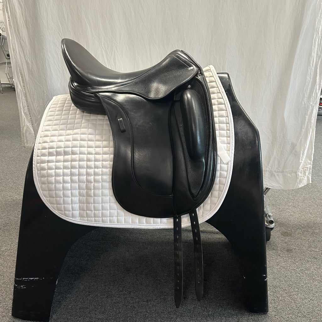 HOLD: Used Schleese Obrigado 17.5" Dressage Saddle
