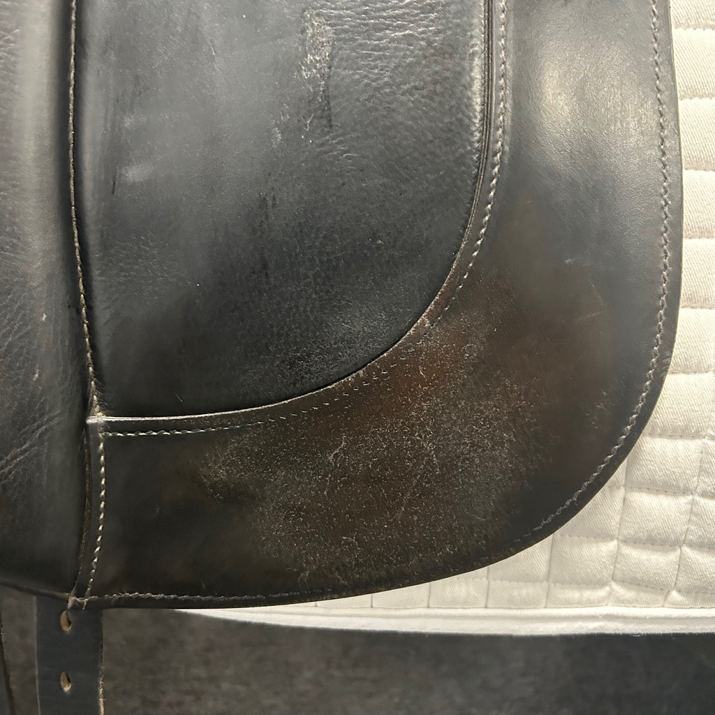 HOLD: Used Schleese Obrigado 17.5" Dressage Saddle