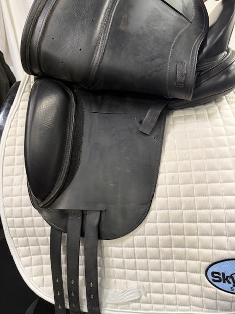 HOLD: Used Schleese Obrigado 17" Dressage Saddle