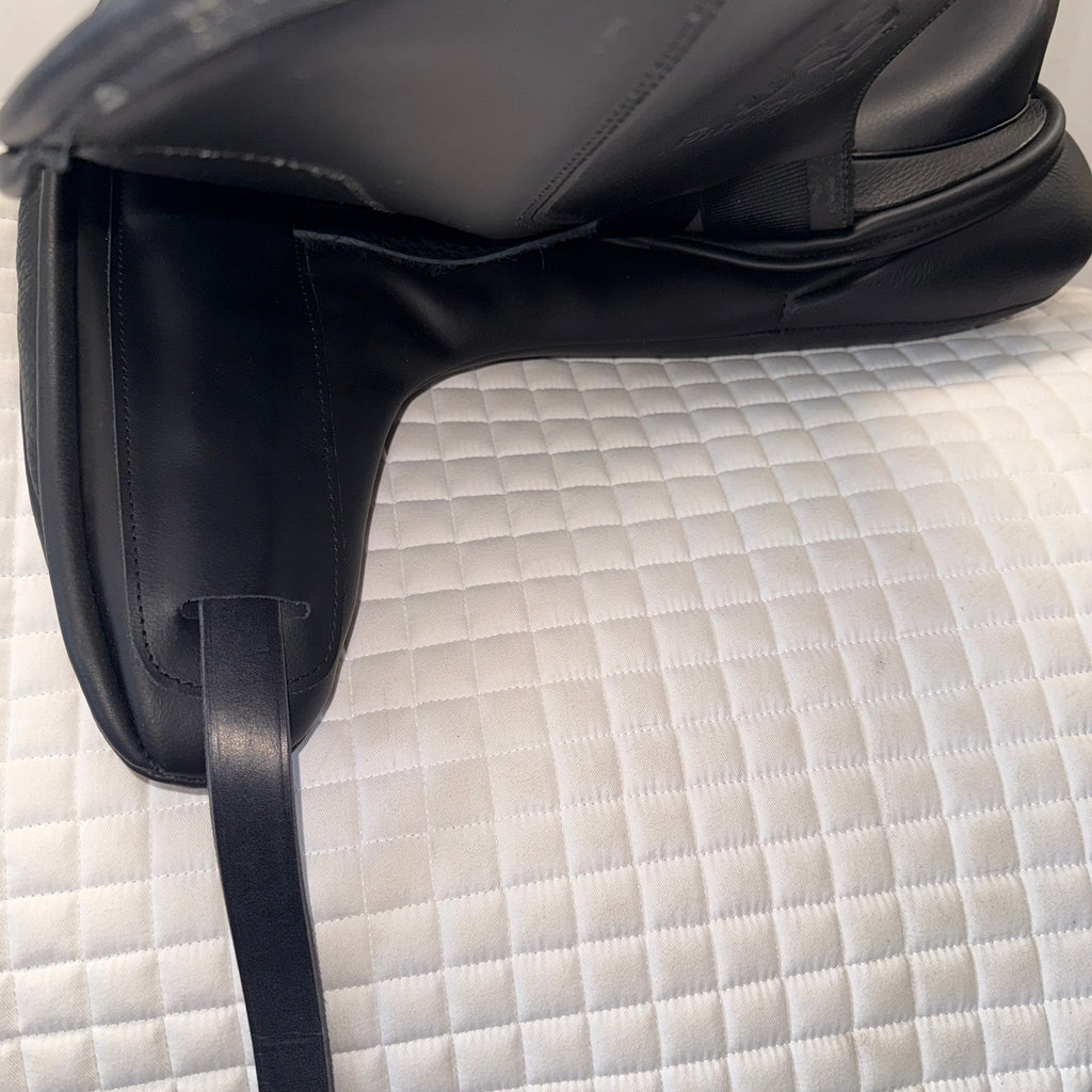 Demo Custom Wolfgang Signature Solo MKII 17" Dressage Saddle