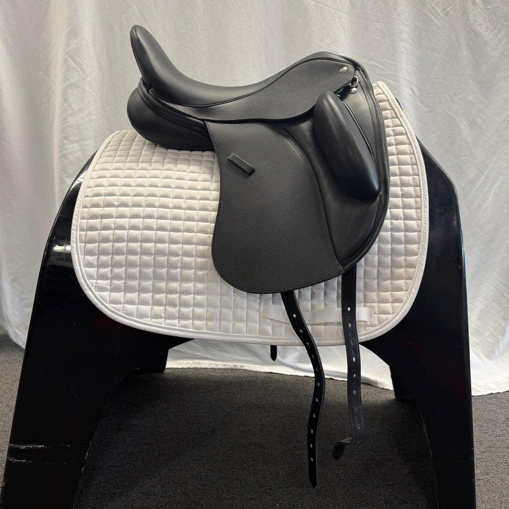 Demo Custom Wolfgang Signature Solo MKII 17" Dressage Saddle