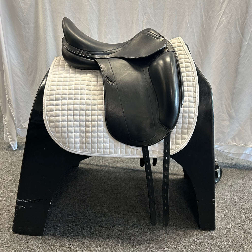 Used Equipe Emporio 17" Monoflap Dressage Saddle