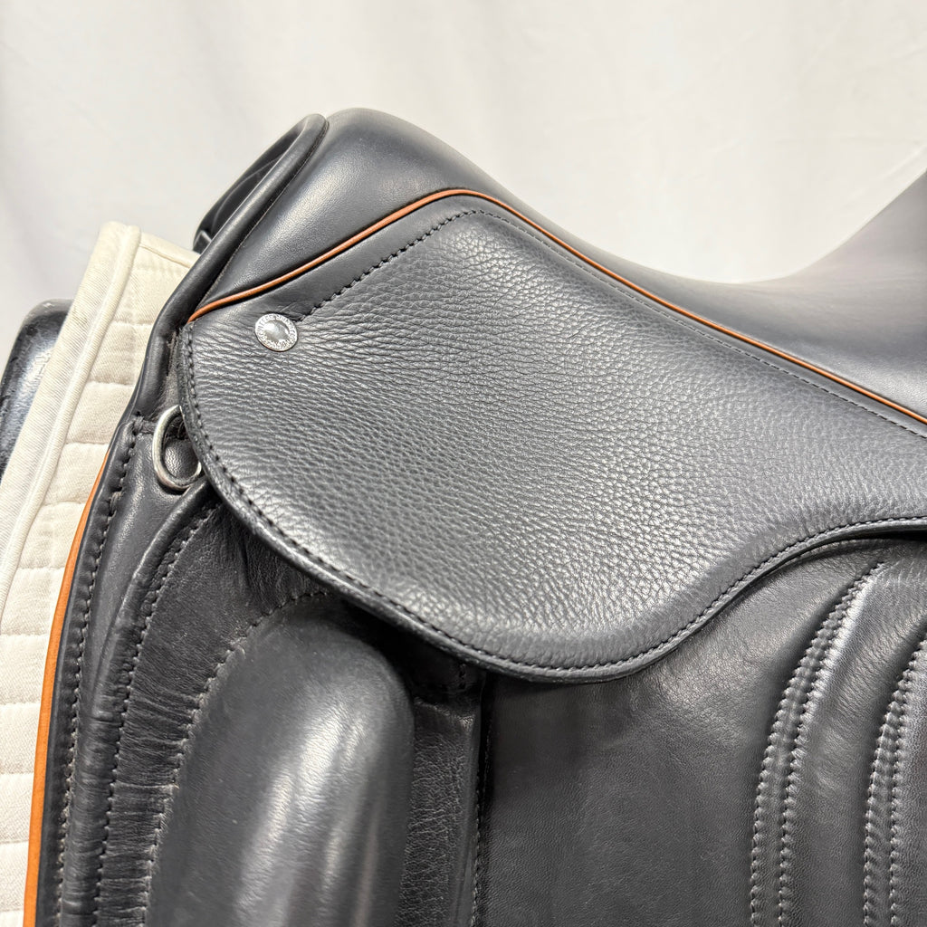 Demo Schleese Let's Dance 17.5" Monoflap Dressage Saddle