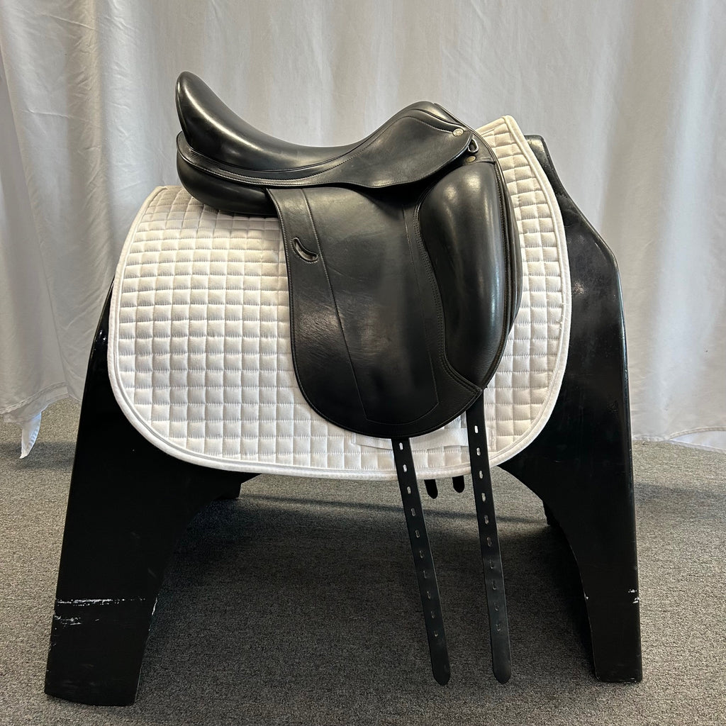 Used Equipe Emporio 17" Monoflap Dressage Saddle