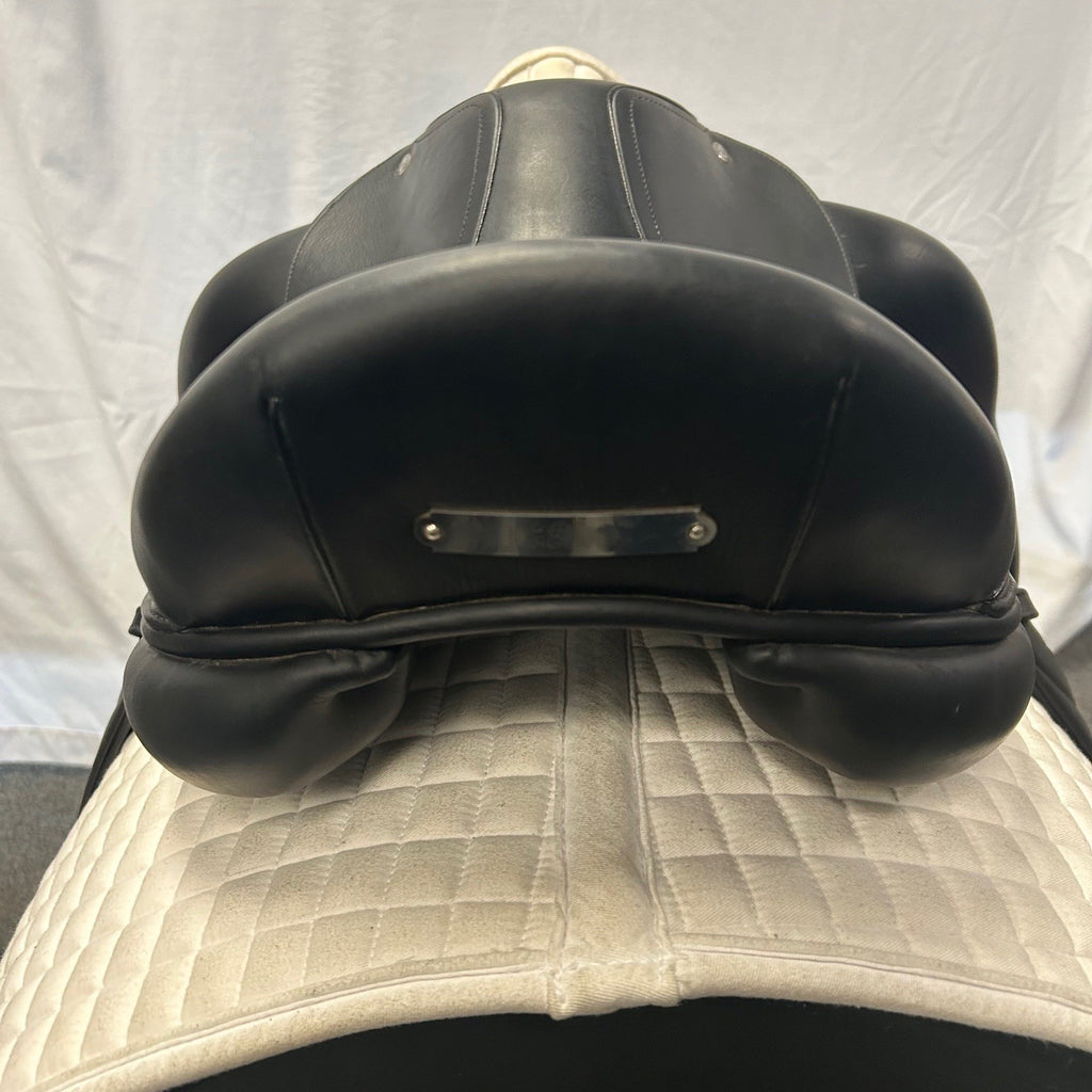 Used Voltaire Adelaide 17" Monoflap Dressage Saddle