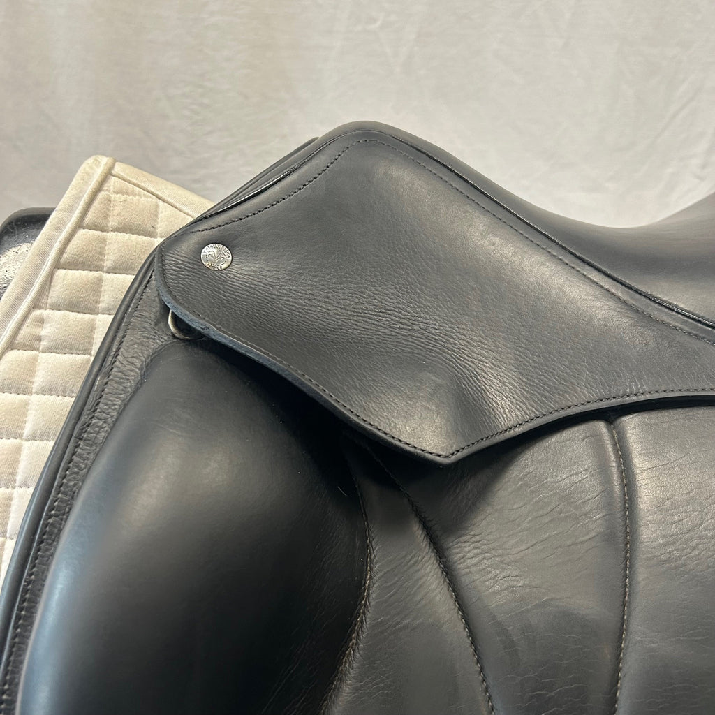 Used Voltaire Adelaide 17" Monoflap Dressage Saddle