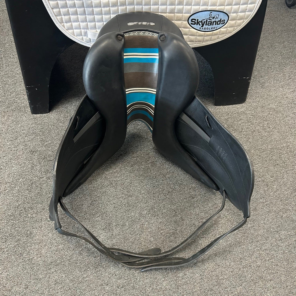 Used Voltaire Adelaide 17" Monoflap Dressage Saddle