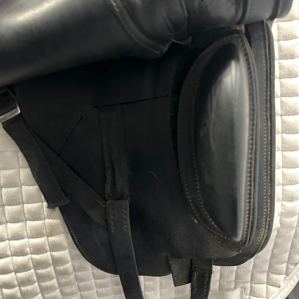Used Schleese Triumph 17.5" Dressage Saddle