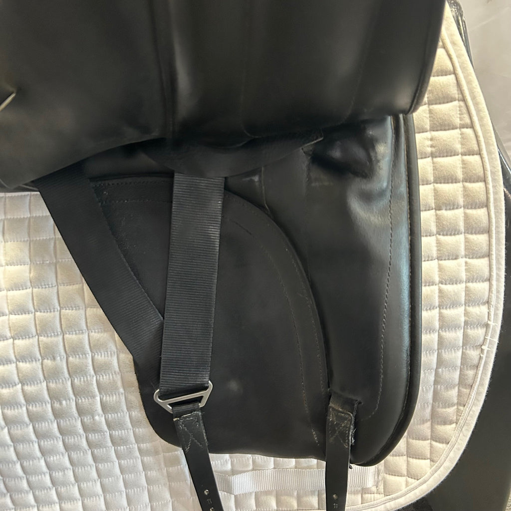 Used Custom Signature Wolfgang Solo 17.5" Dressage Saddle