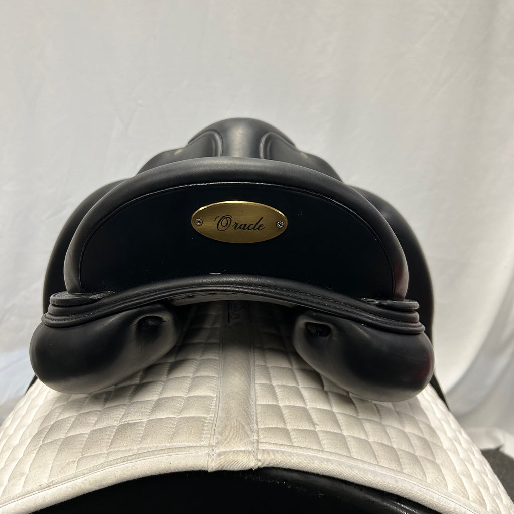 Used Equipe Oracle 17.5" Monoflap Dressage Saddle