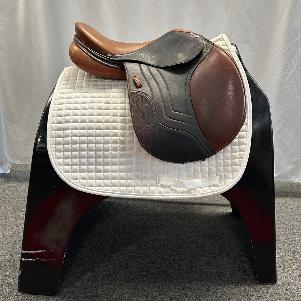 Used Schleese Jete 16.5" Jump Saddle