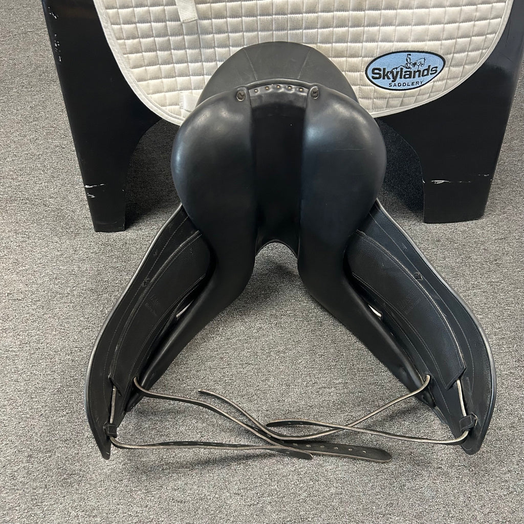 Used L'Apogee 17.5" DL Dressage Saddle