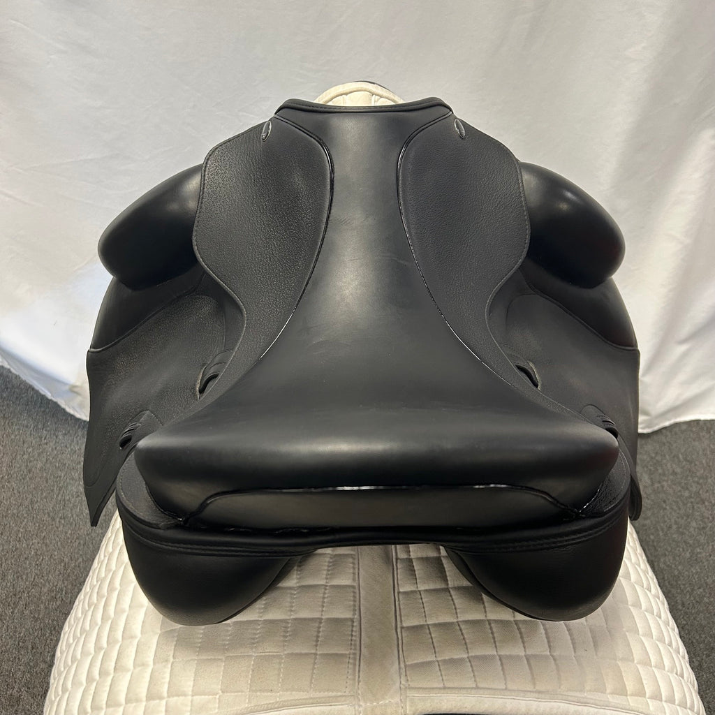 Used Veritas Novus 17.5" Dressage Saddle