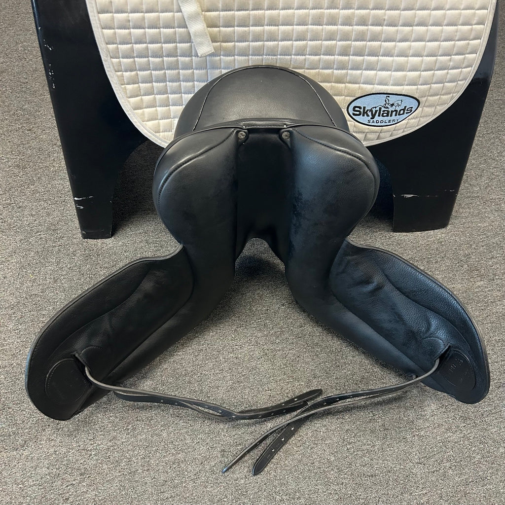 Used Veritas Novus 17.5" Dressage Saddle