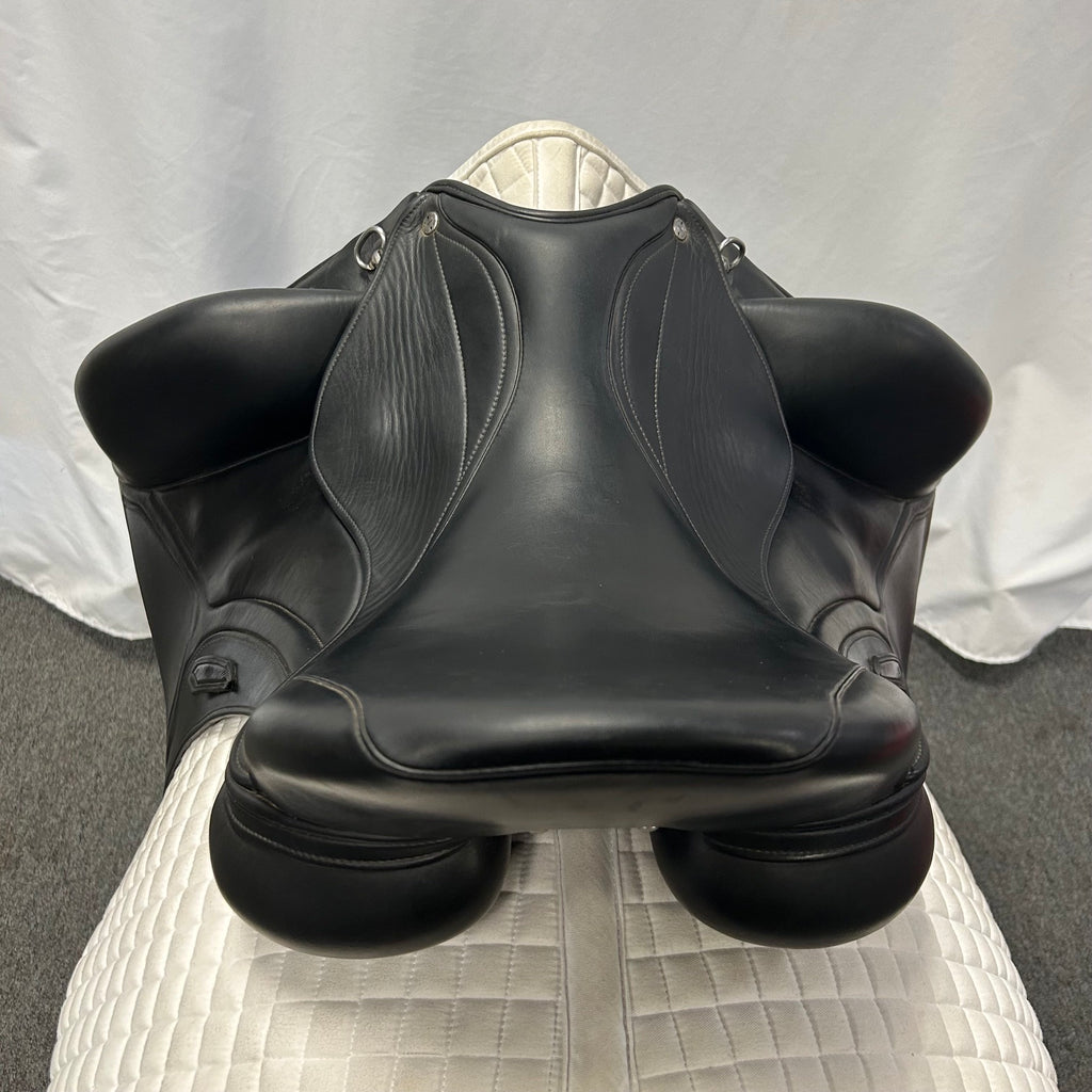 HOLD: Used Aviar Rook 1.0 - 17.5" Monoflap Dressage Saddle