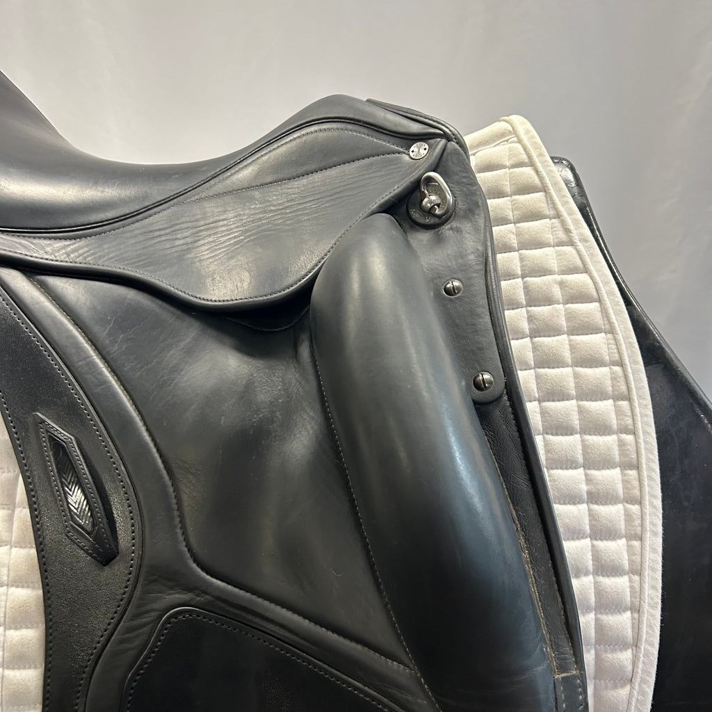 HOLD: Used Aviar Rook 1.0 - 17.5" Monoflap Dressage Saddle