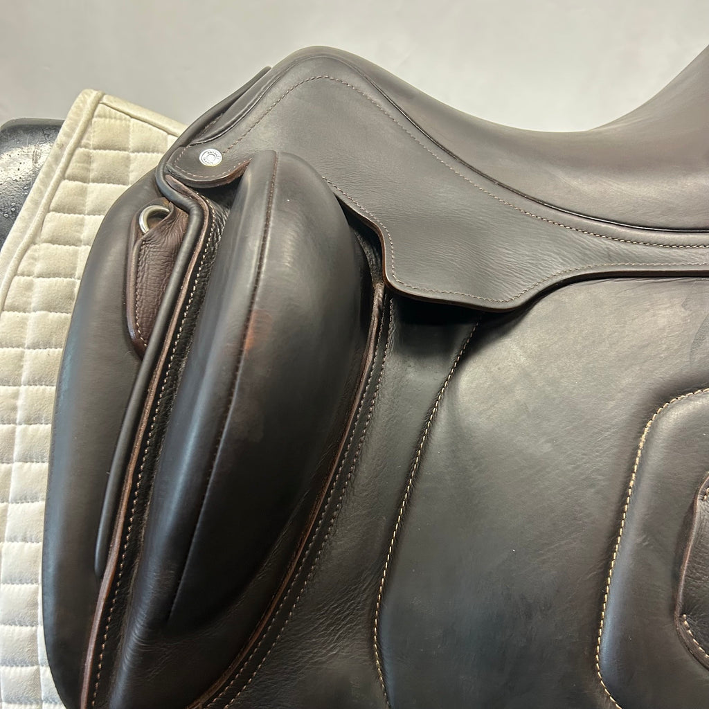 Used Antares Tempo 17" Monoflap Dressage Saddle