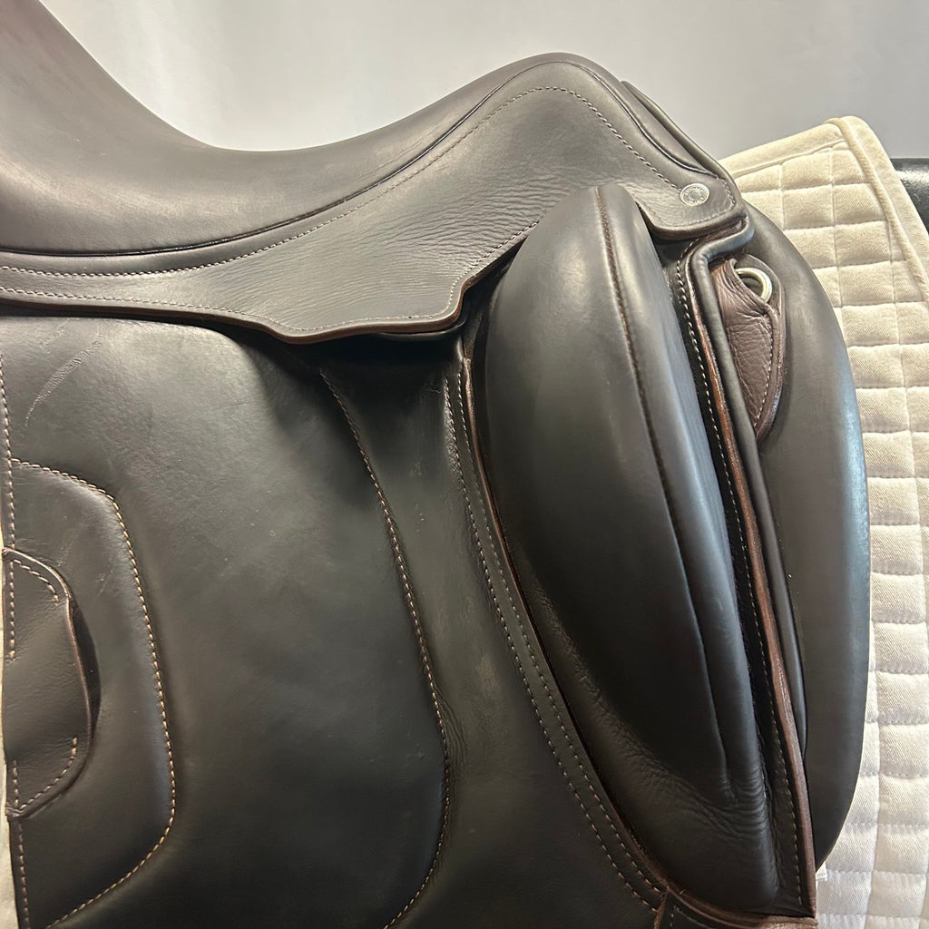 Used Antares Tempo 17" Monoflap Dressage Saddle