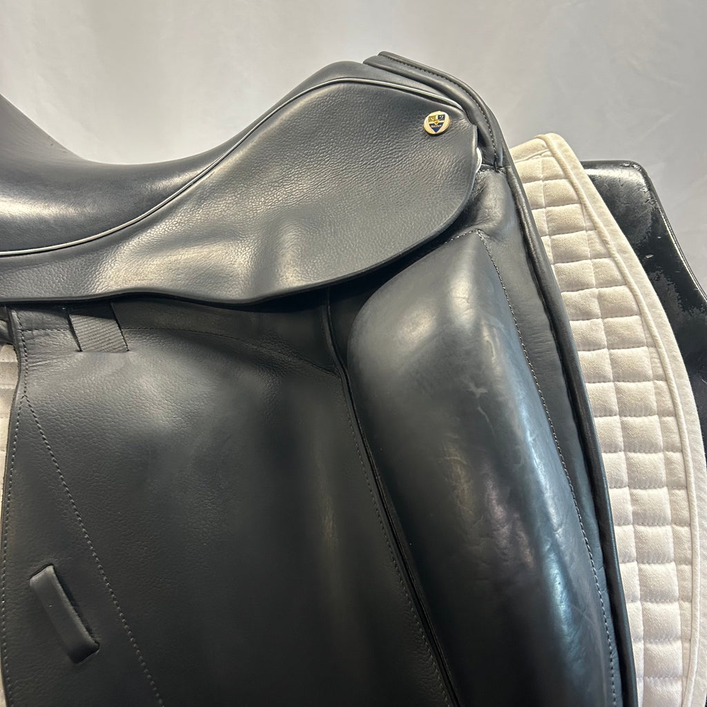 Used N2 Vincitore 18" Dressage Saddle