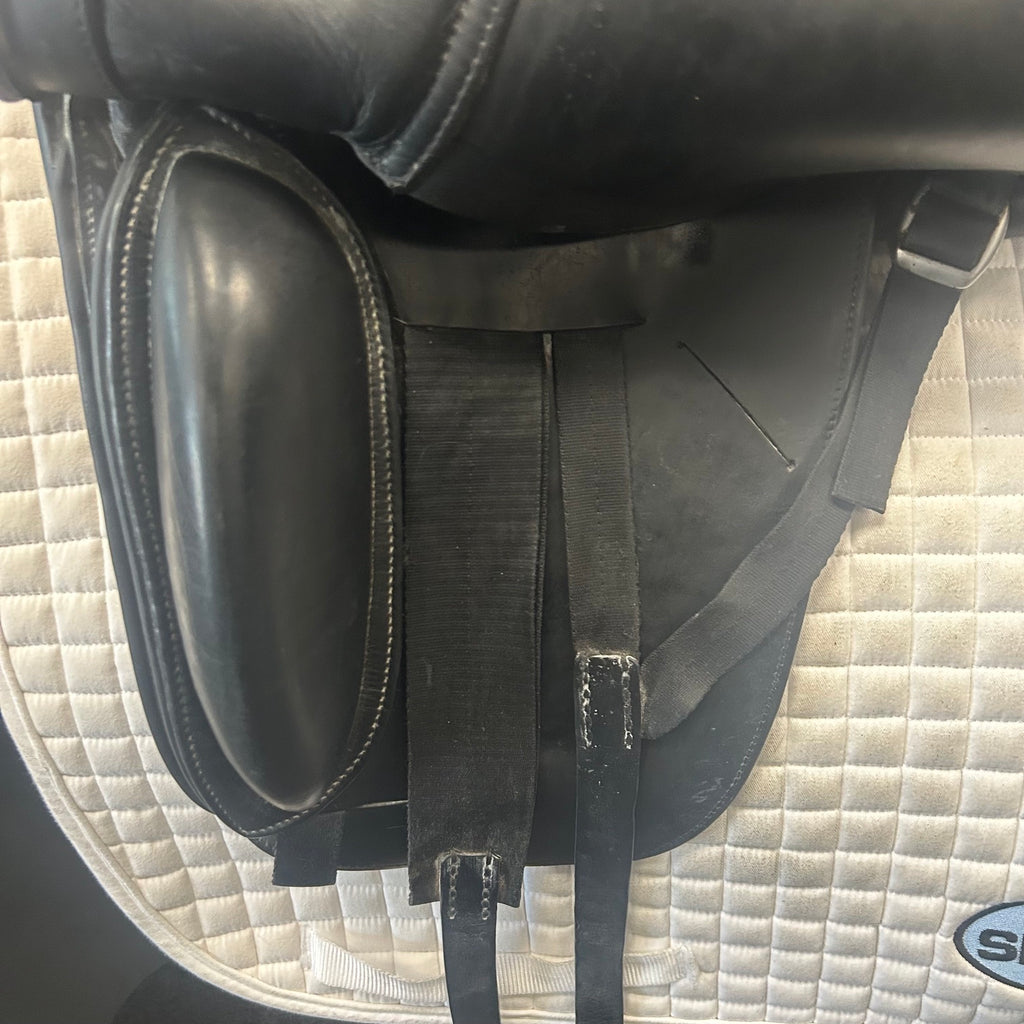 Used Schleese Wave 17.5" Dressage Saddle