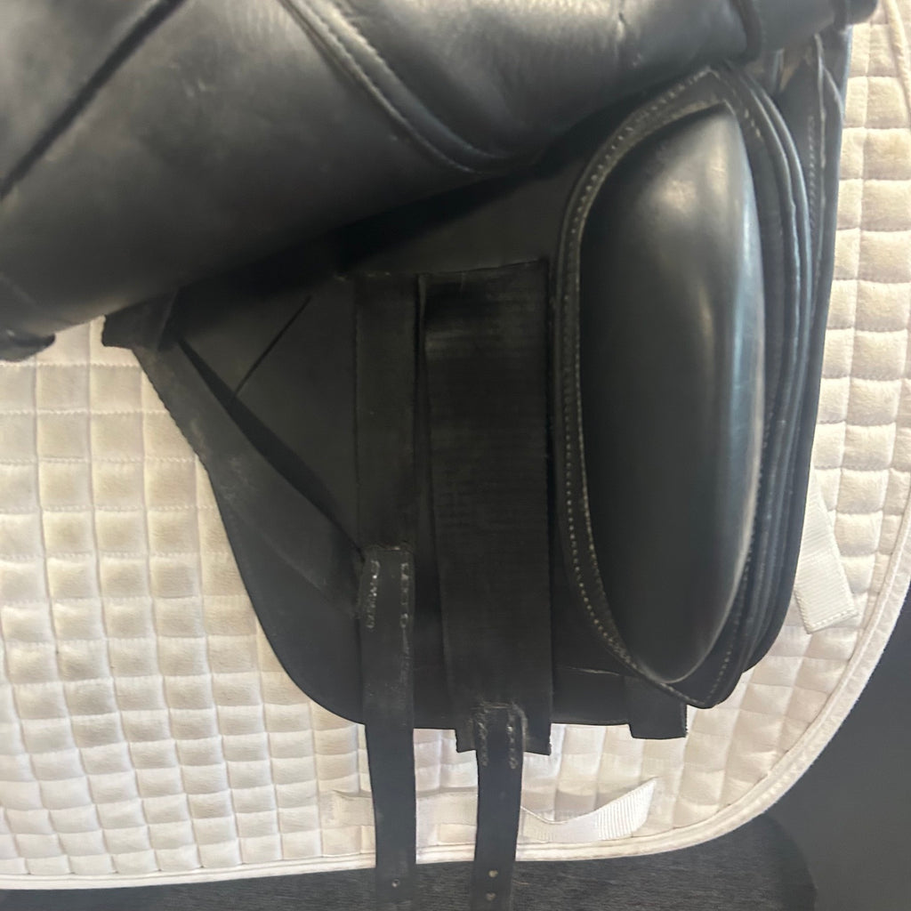 Used Schleese Wave 17.5" Dressage Saddle