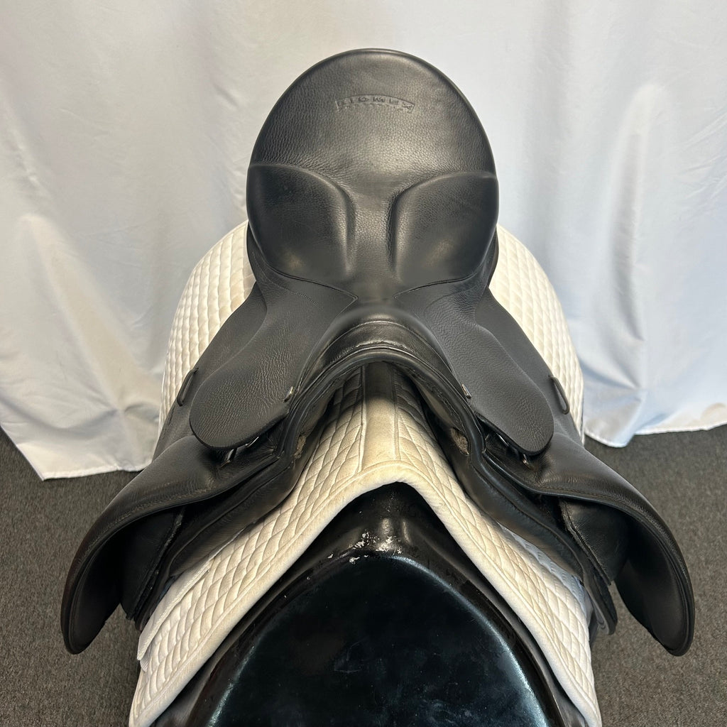 Used Stubben Genesis Special 18"/31cm Dressage Saddle